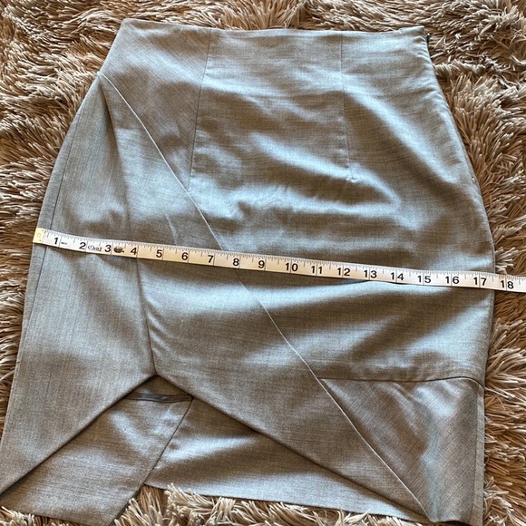L.A.M.B Gray skirt - Picture 4 of 7